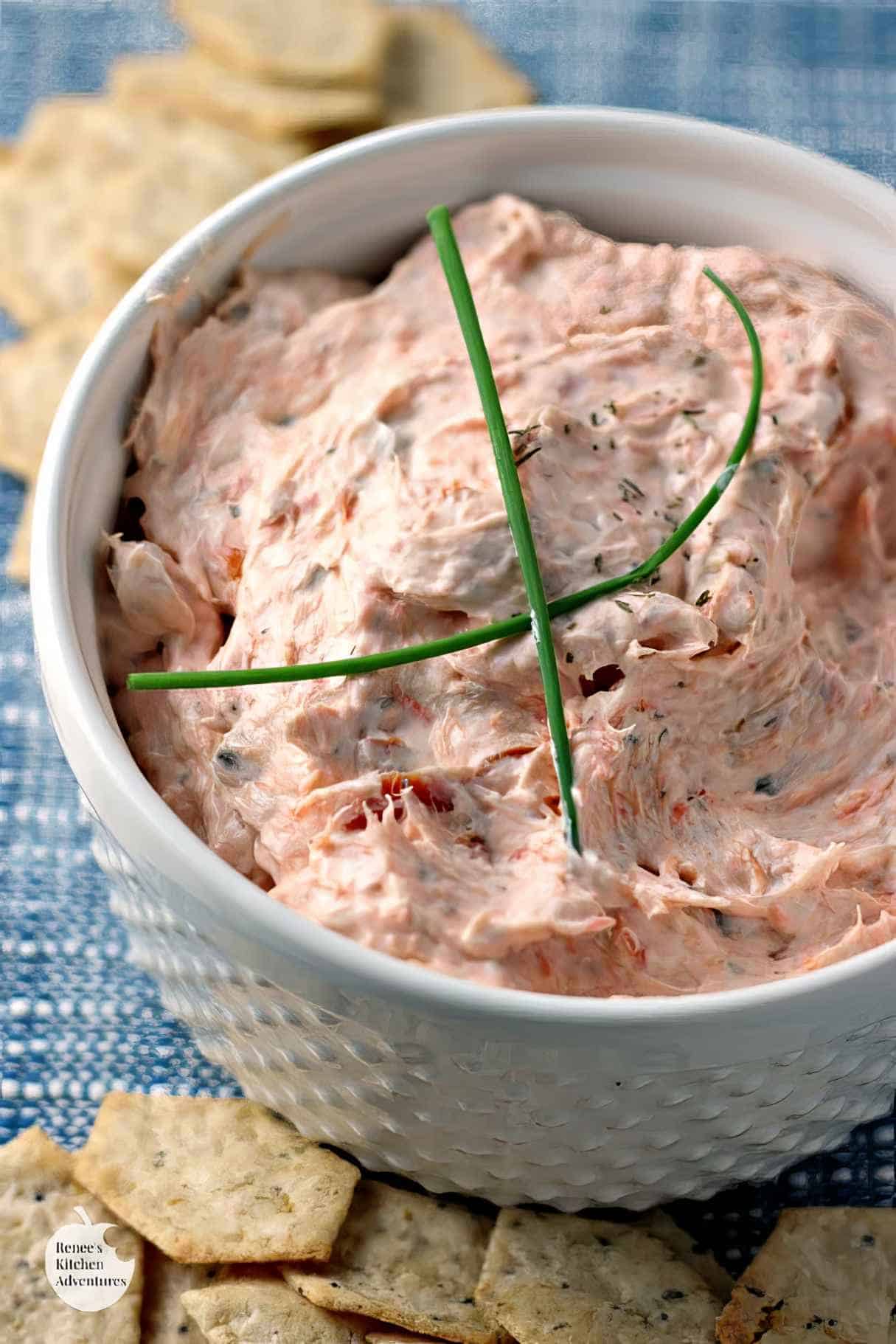 Easy Smoked Salmon Dip with Fresh Dill and Lemon Juice