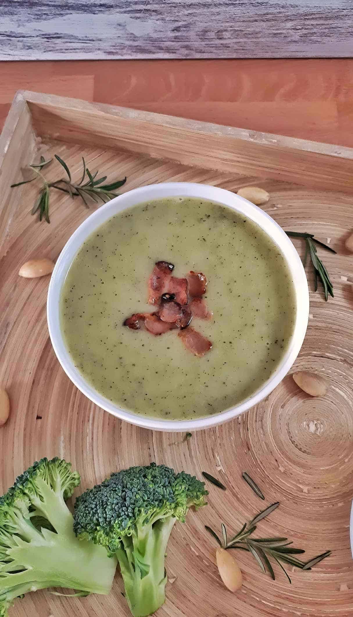 Super Easy Keto Creamy Broccoli Soup