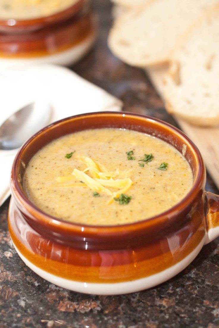 Crockpot Broccoli Cheddar Soup