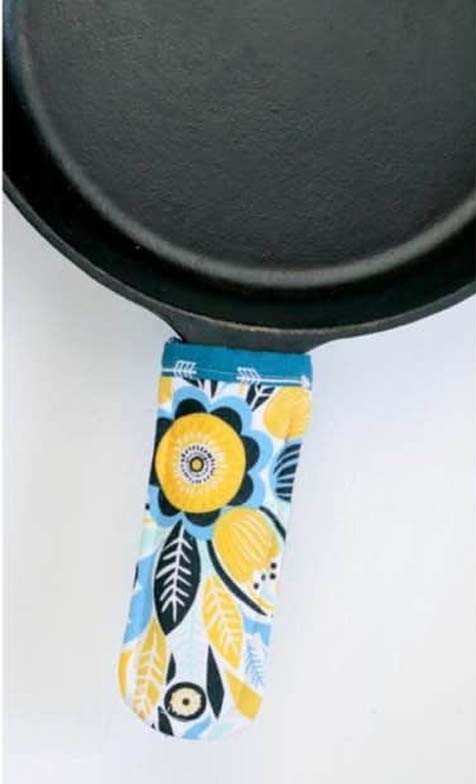 DIY Cast Iron Skillet Handle Cover With A Free Printable Pattern