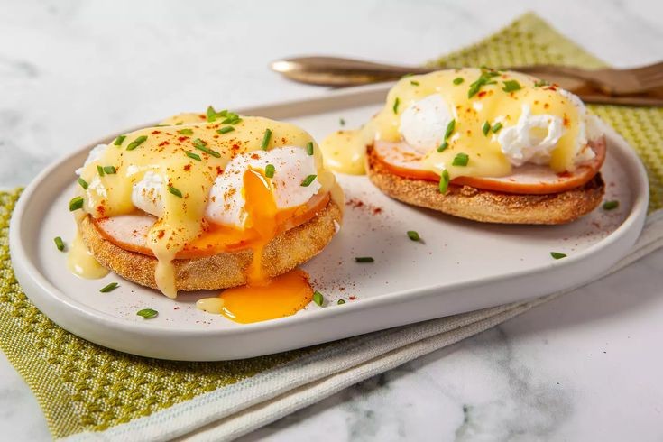 Classic Eggs Benedict – Best Easter Brunch Idea