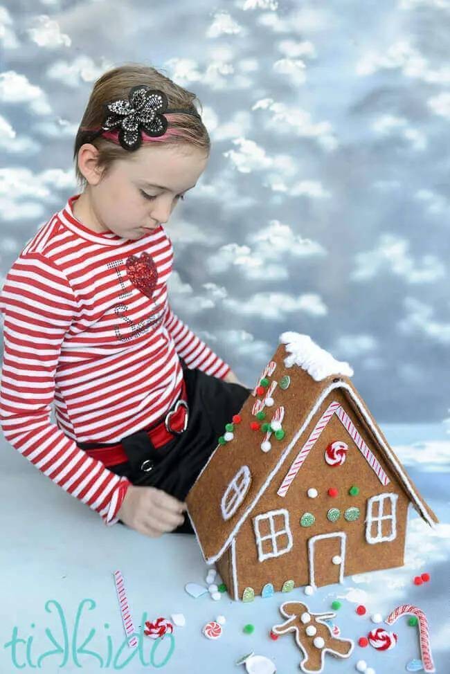 DIY Felt Gingerbread House Decorating Toy Tutorial