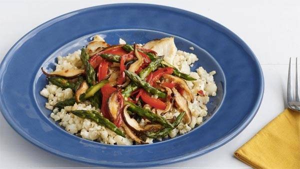 Sesame Ginger Chicken Stir-Fry With Cauliflower Rice